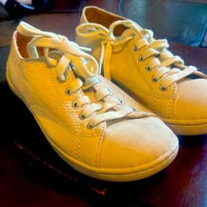 Born Leather size 6 lace up casual, tennis shoes, yellowish tan and color.